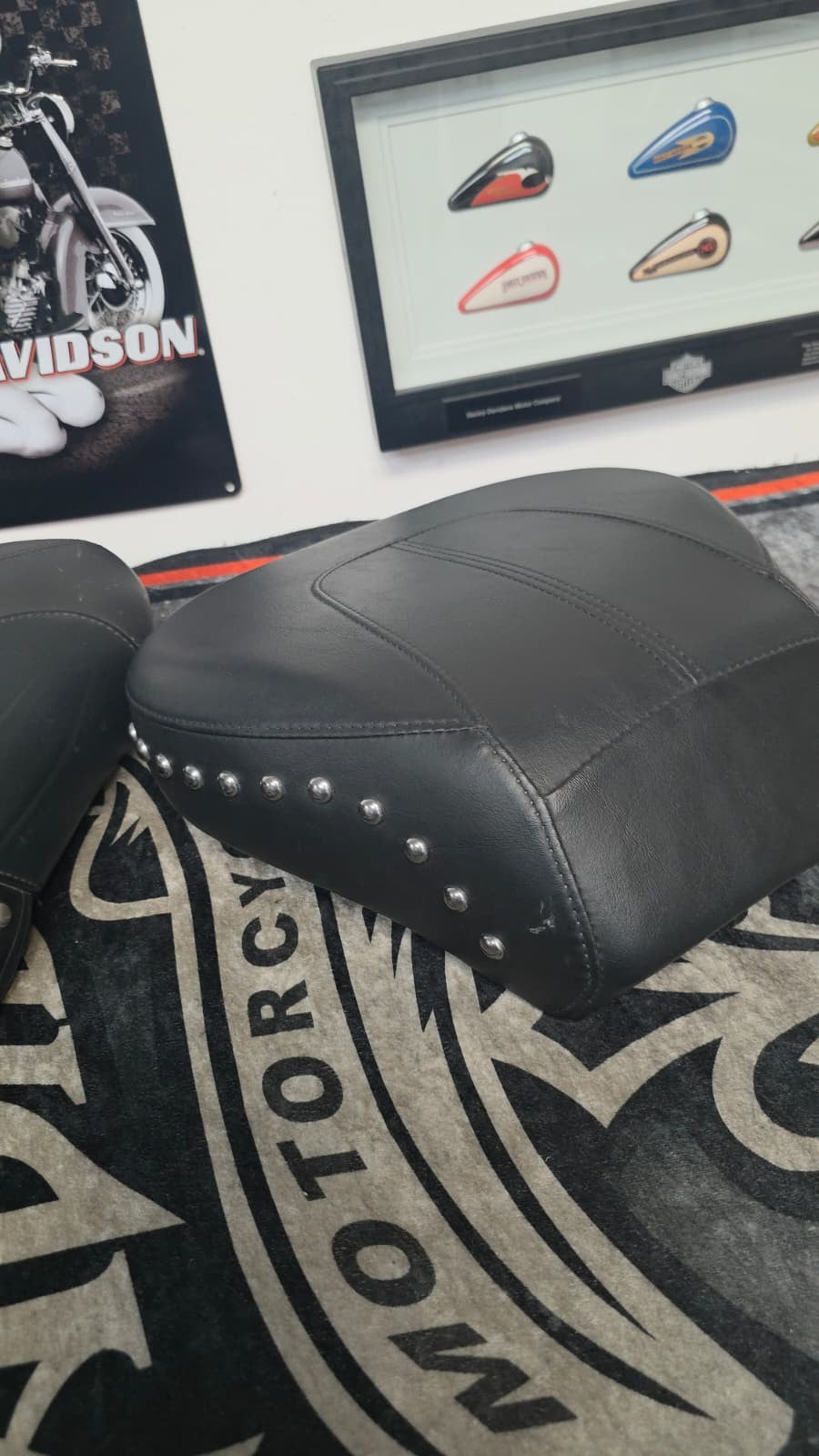 05-17 Harley DAVISON Softail Deluxe , heritage ,FLSTN  OEM FRONT /PASSANGER SEAT