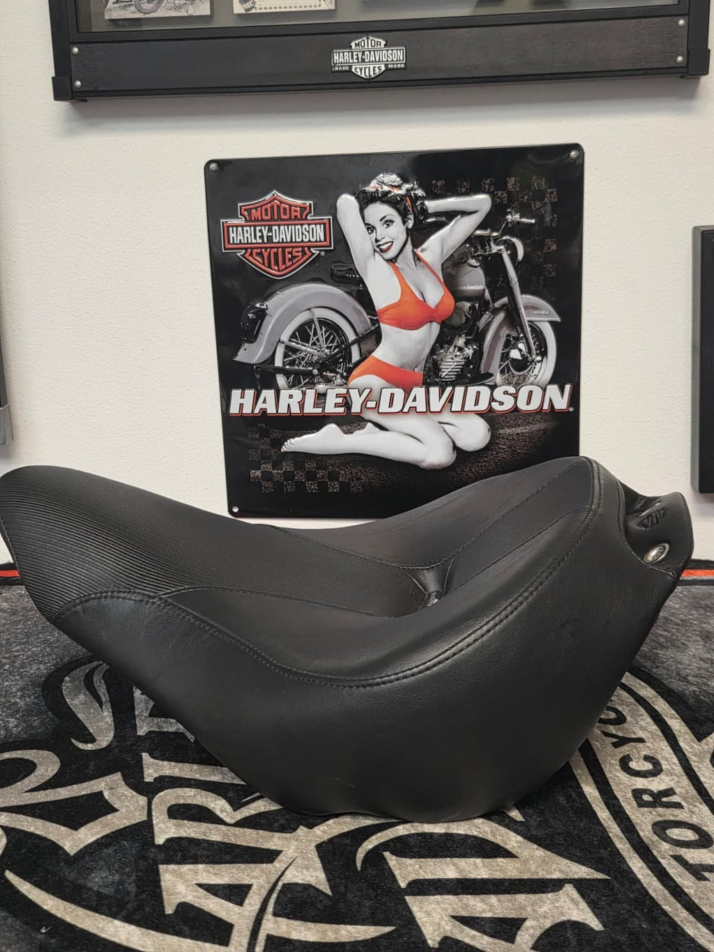 Harley Davidson sundowner seat softail BREAKOUT  13-17 OEM