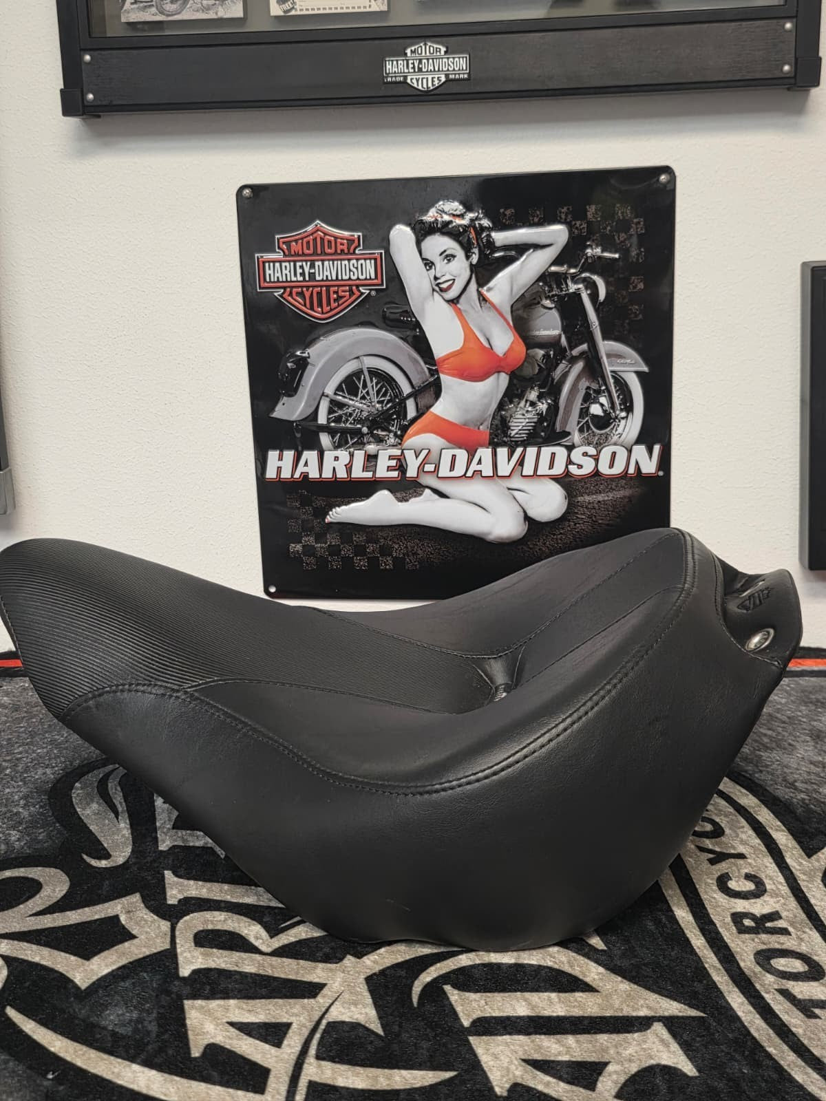 Harley Davidson sundowner seat softail BREAKOUT  13-17 OEM