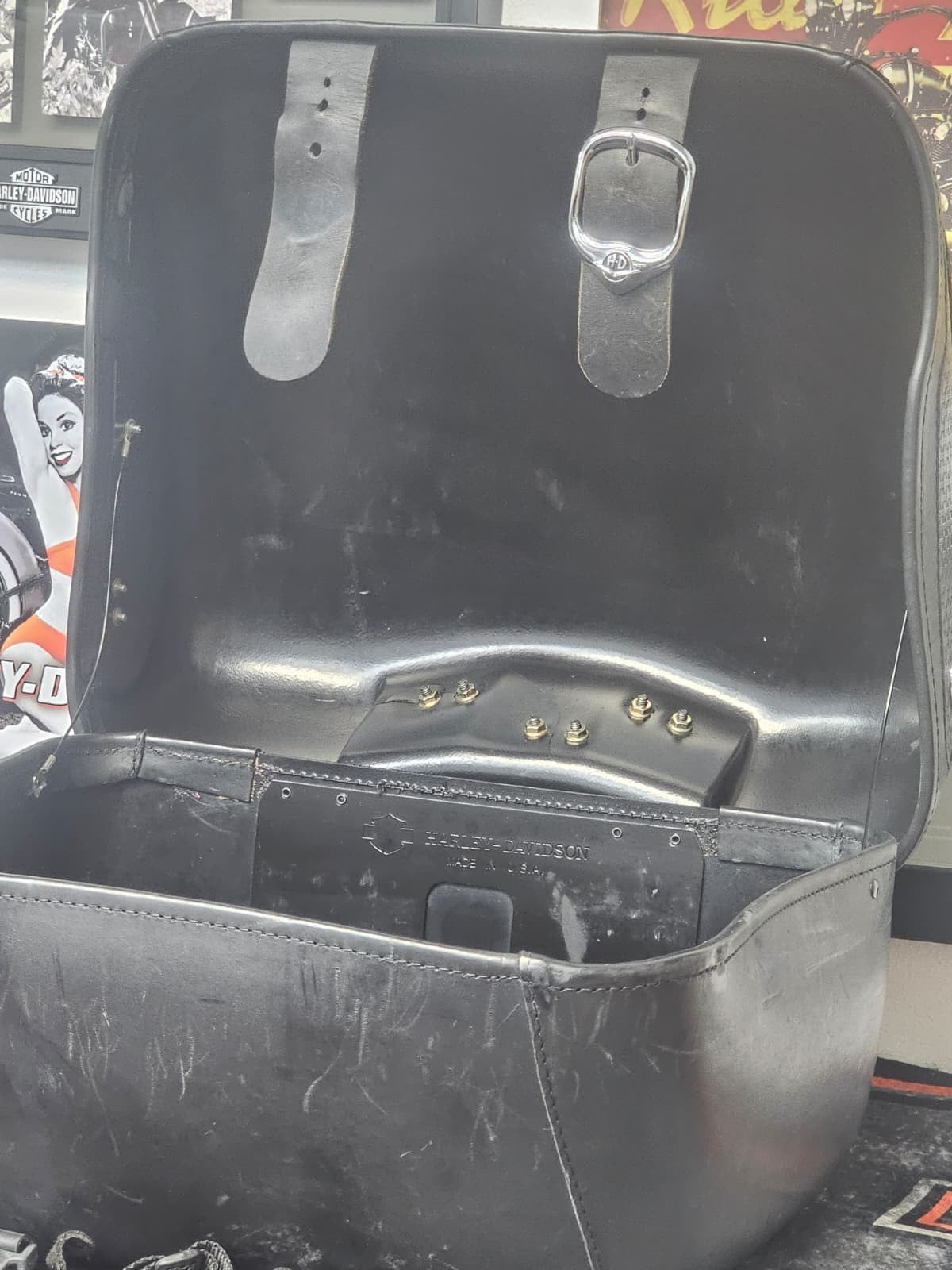 OEM 95-23 HARLEY DAVISON LEATHER TOURING TOUR PACK BACKREST