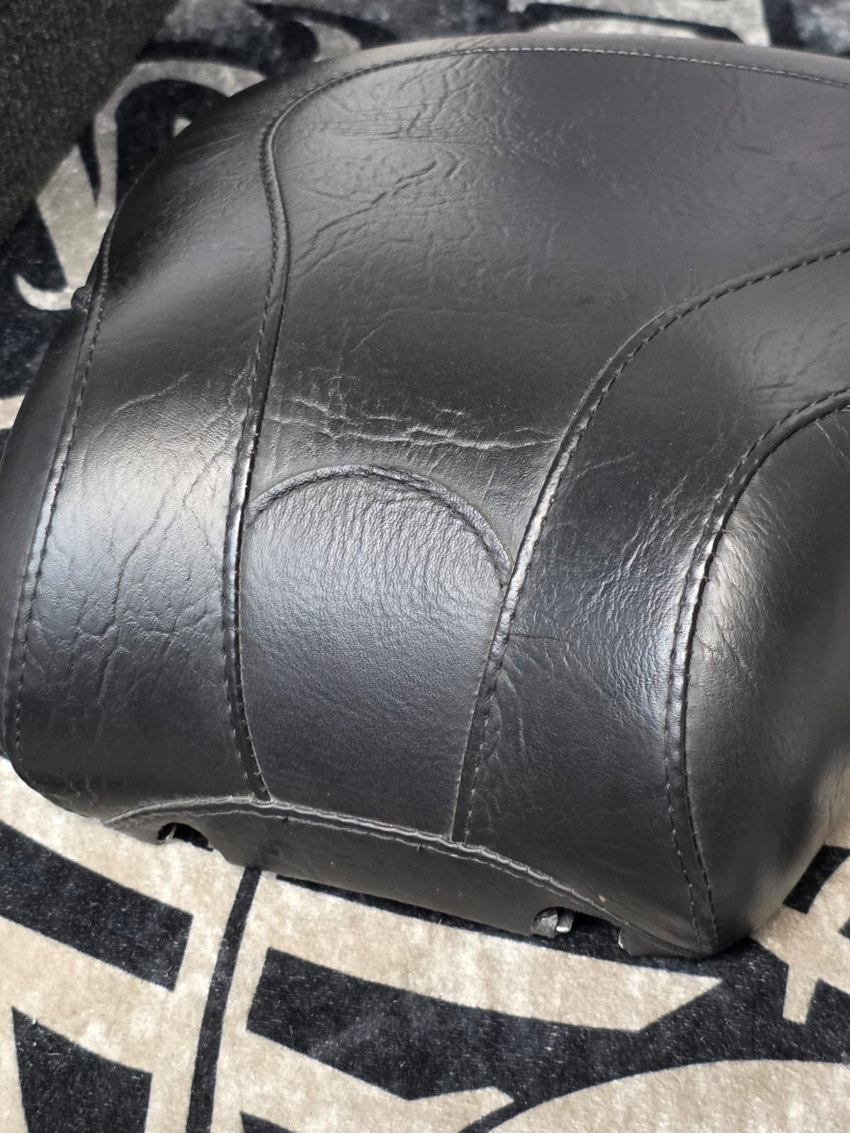 09-17 HARLEY DAVISON  SOFTAIL  Mustang  Diamond Stitched Passanger Seat 79492