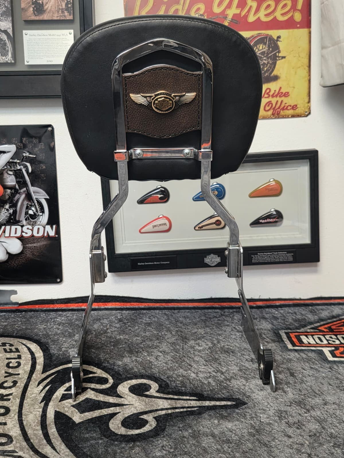 SOFTAIL SPRINGER 06-08 OR CROSS BONE 10-11 Harley-Davidson Sissy Bar/Back Rest