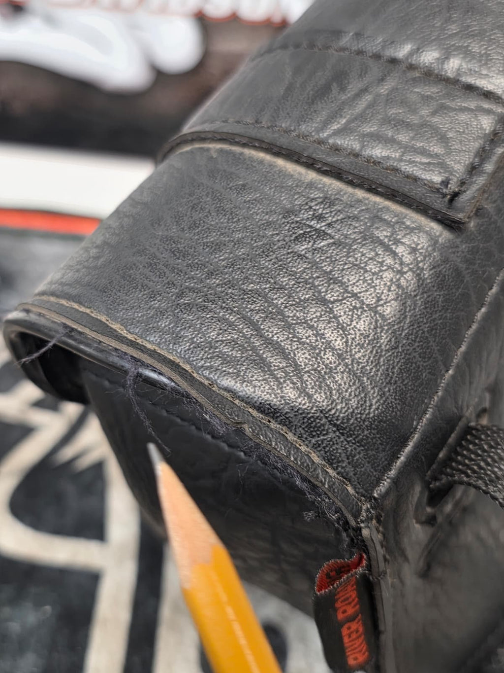 BLACK SYNTHETIC SINGLE SIDED SWING ARM SOLO BAG FOR HARLEY  SOFTAIL
