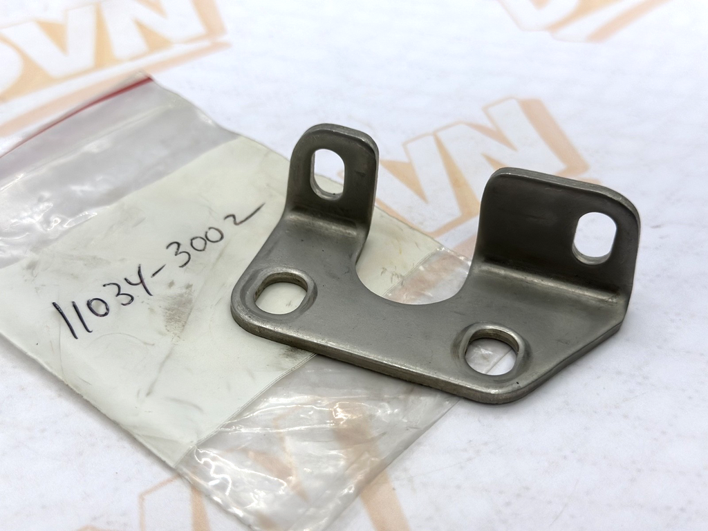 NEW GENUINE KAWASAKI 11034-3002  BRACKET, CARBURETOR