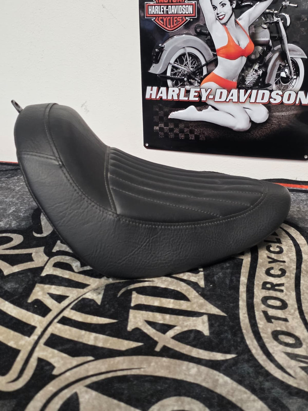 OEM Genuine Harley-Davidson Softail FLS,FXS BLACK LINES Slim Seat Solo 18-21