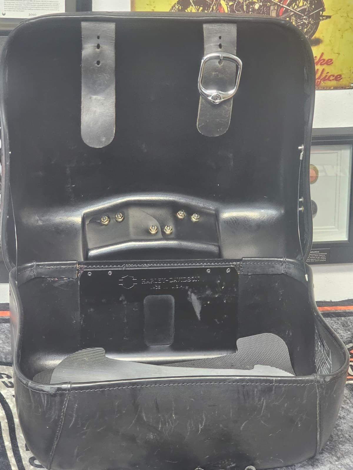 OEM 95-23 HARLEY DAVISON LEATHER TOURING TOUR PACK BACKREST