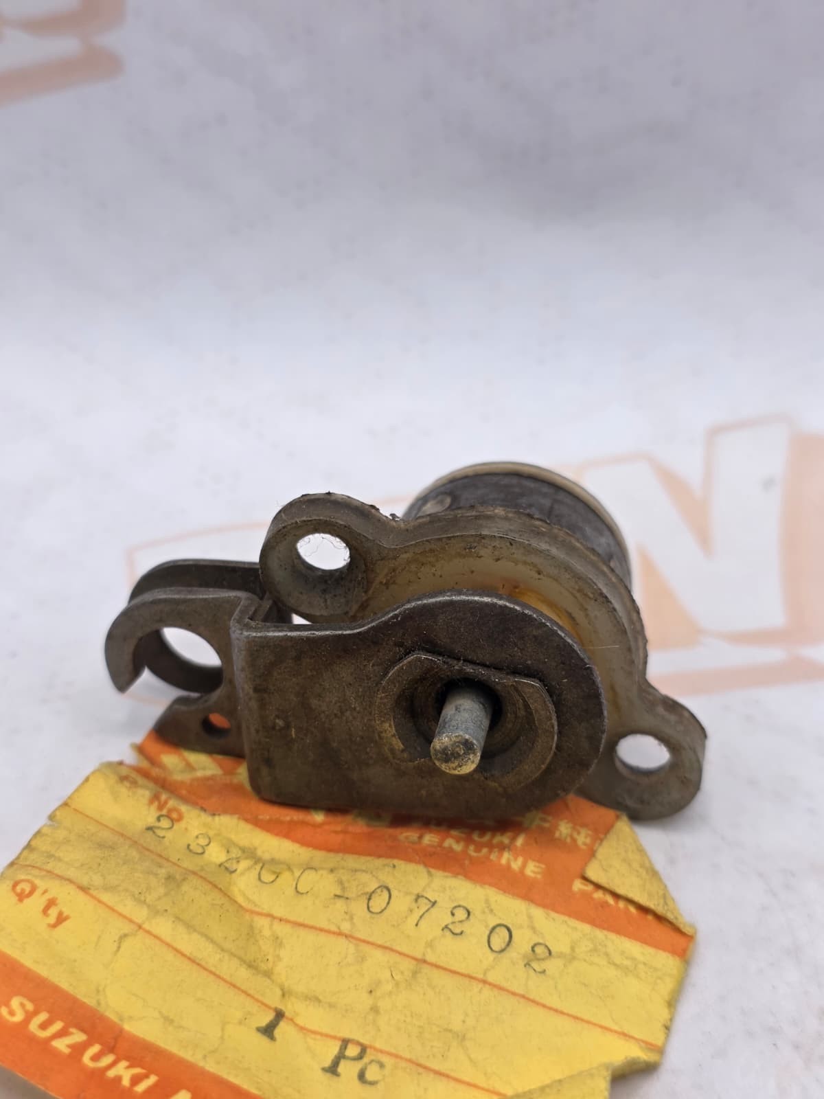 NOS Suzuki B100P B105P KT120 B120 TC120 Clutch Release Screw Assy  23200-07202