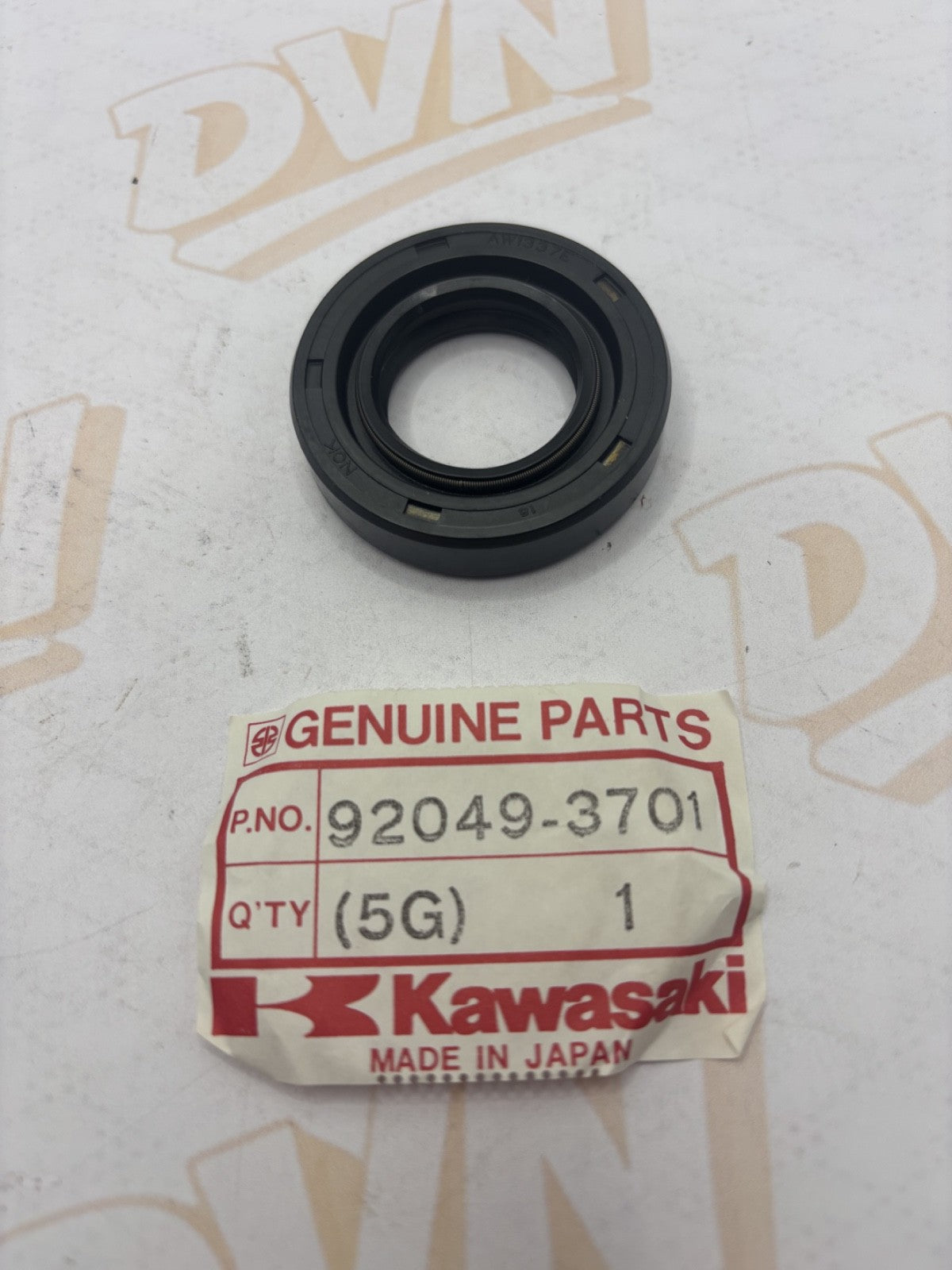 NEW GENUINE KAWASAKI JS300 JET SKI 86-91 REAR ENGINE COVER OIL SEAL 92049-3701