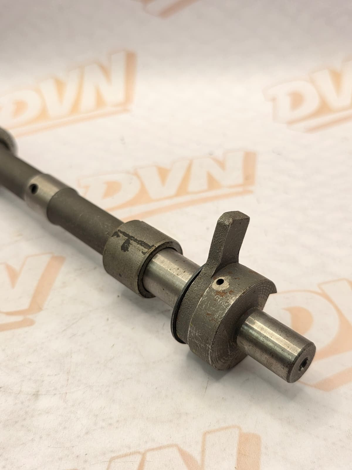 NOS Suzuki GT250 Hustler 1973-1977 Transmission Shift Spindel Shaft 26211-18000