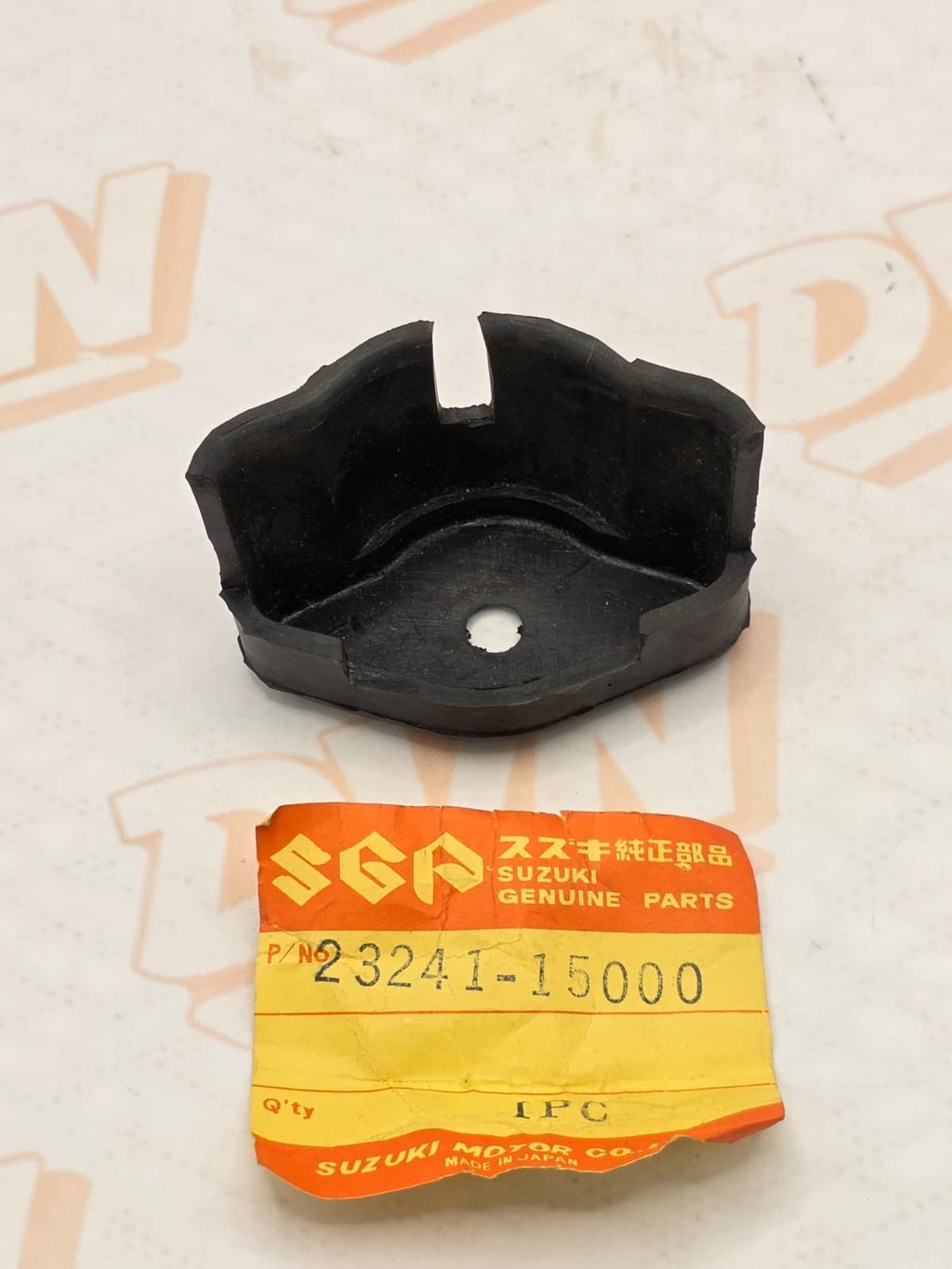 NOS GENUINE SUZUKI COVER, RELEASE SCREW 23241-15000 T500 TITAN OEM