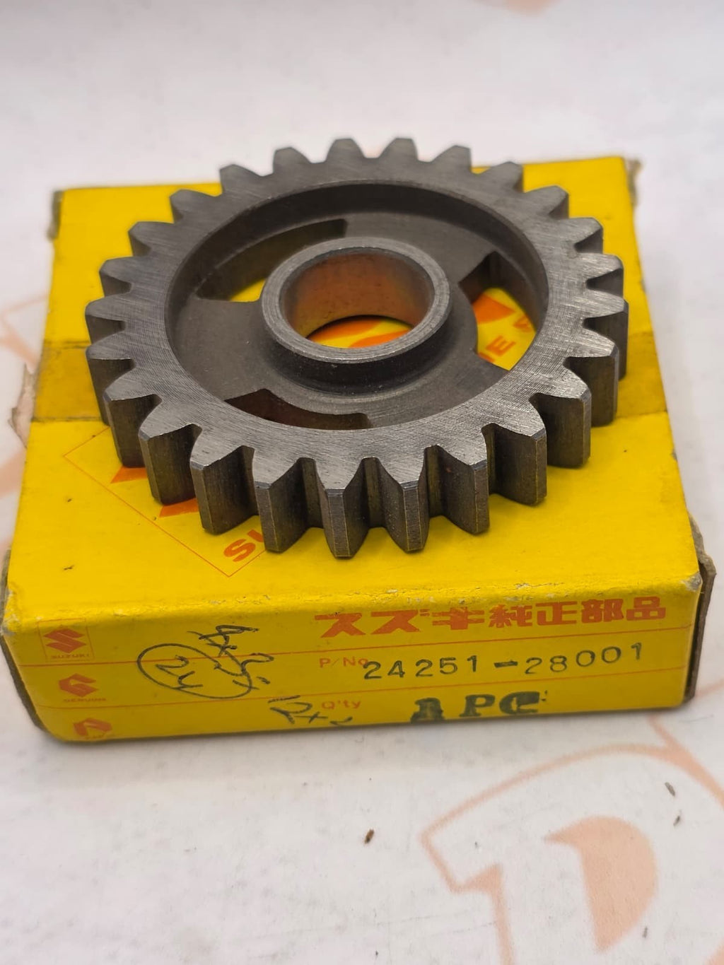 NEW GENUINE SUZUKI GEAR DRIVEN 24251-28100