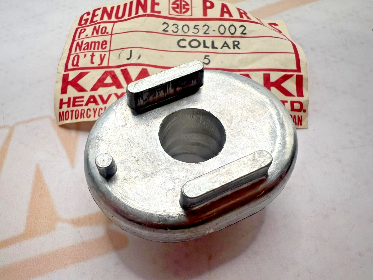 Kawasaki NOS NEW 23052-002 Collar H2 Mach IV 750