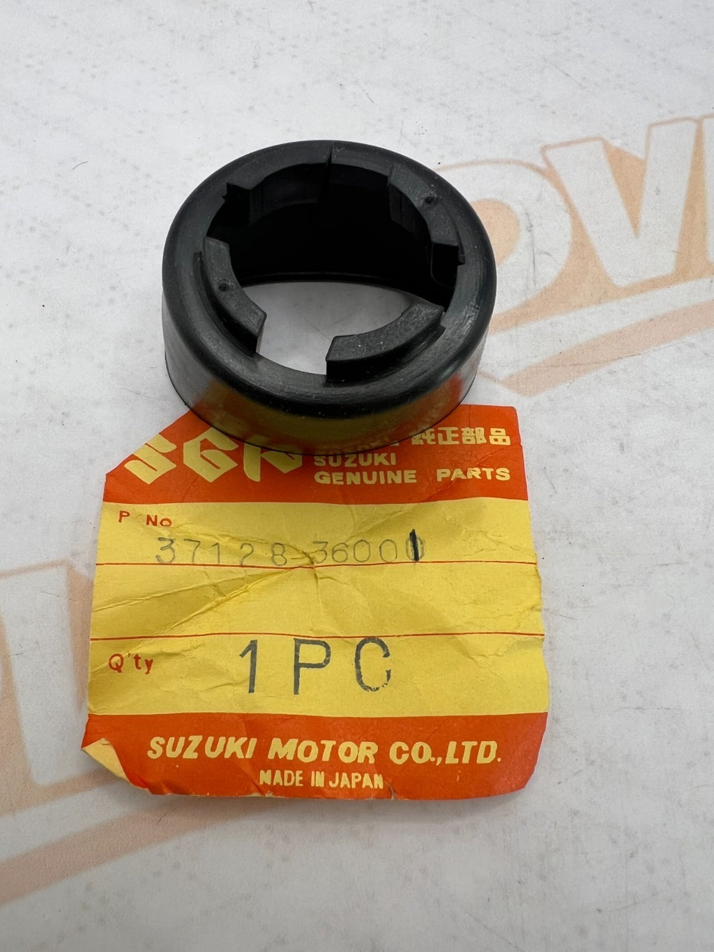 SUZUKI GT125GT185TC125TC185TS125TS185TS400 COVER IGNITION SWITCH 37128-36001
