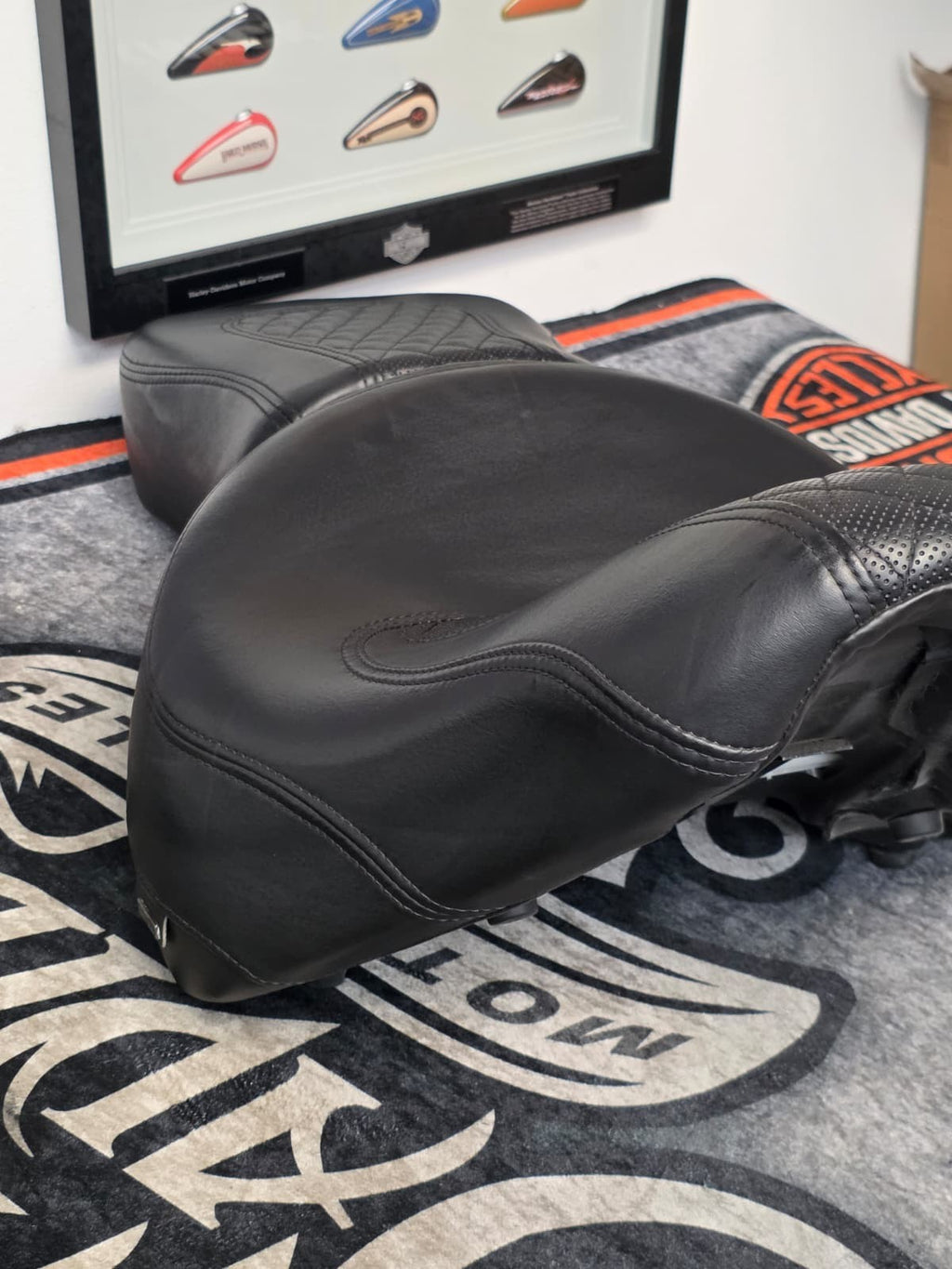Harley DAVISON SOFTAIL FLDE,FLHC,FLSLAND FXBB 2018-Up SEAT Seat 52000294