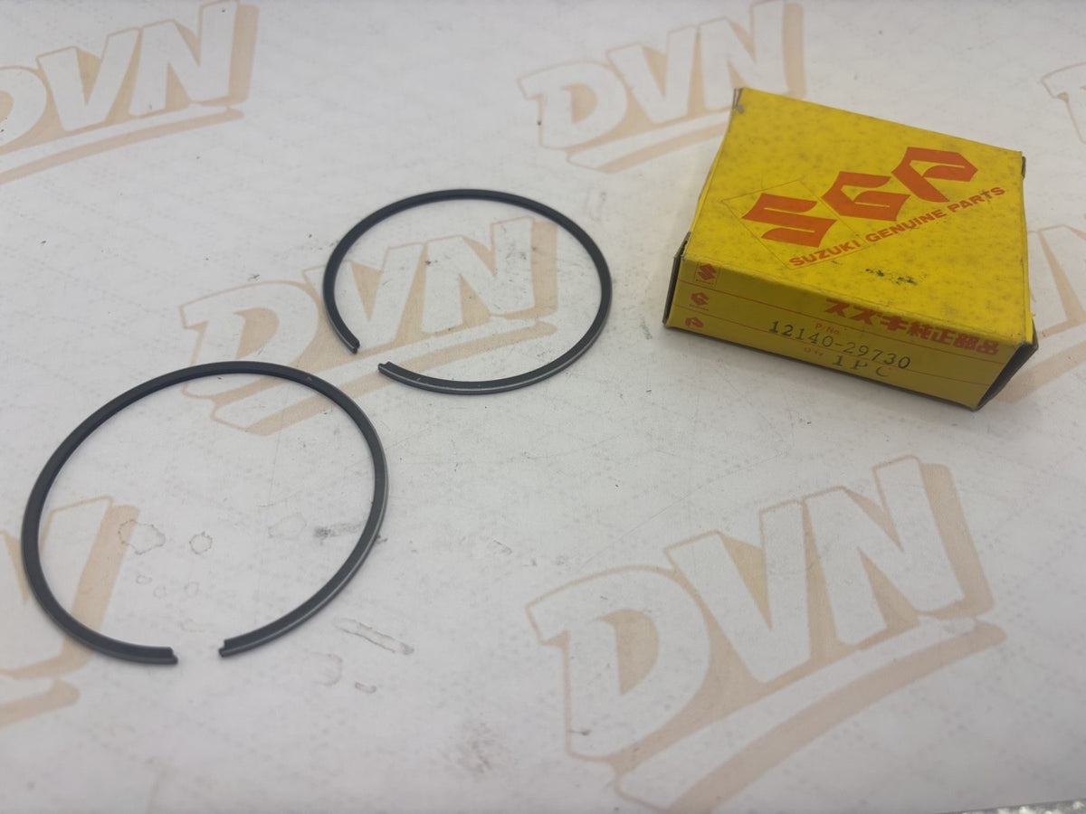 GENUINE NOS Suzuki RM370 1976 Piston Ring Set 12140-41710