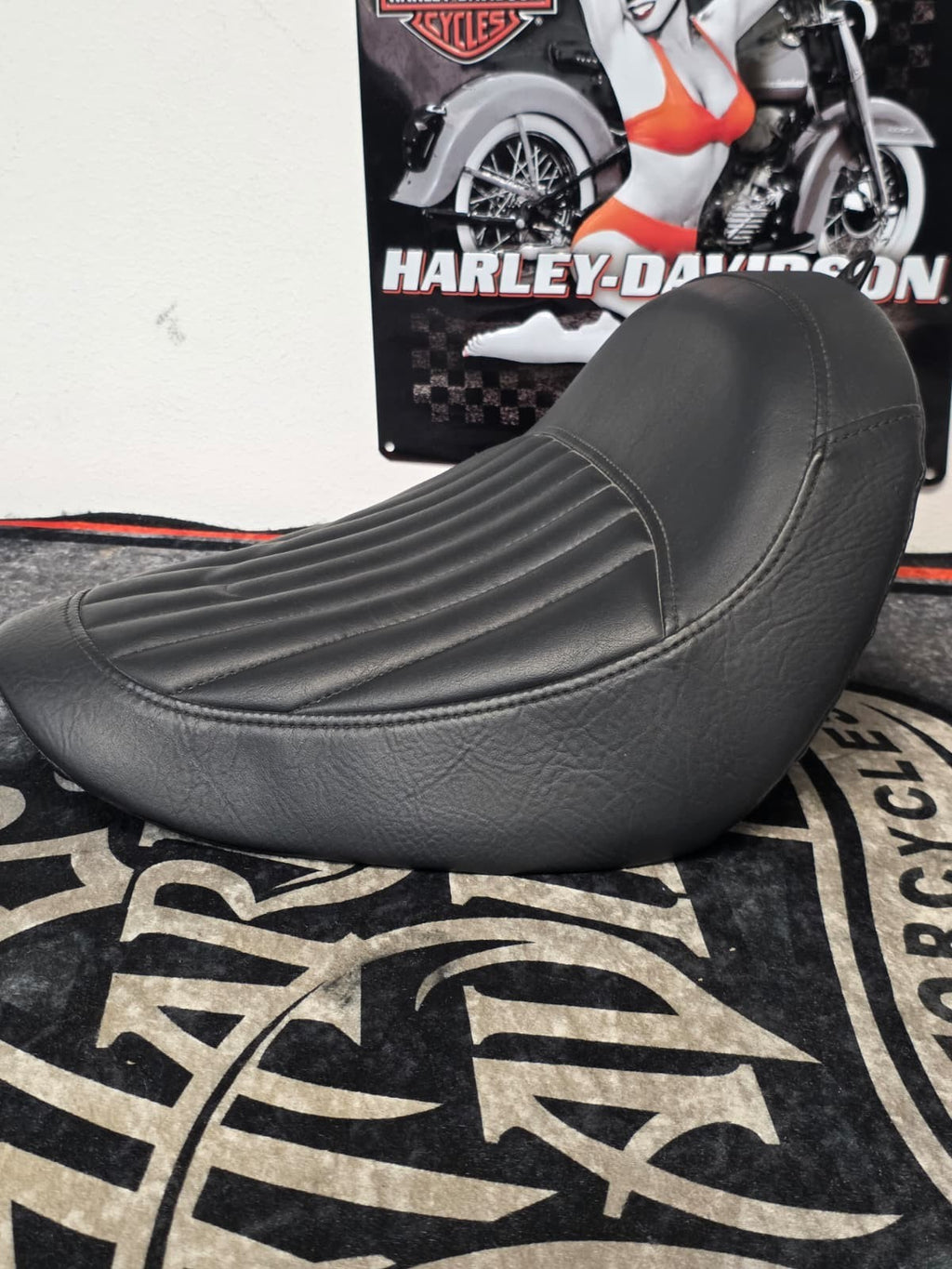 OEM Genuine Harley-Davidson Softail FLS,FXS BLACK LINES Slim Seat Solo 18-21