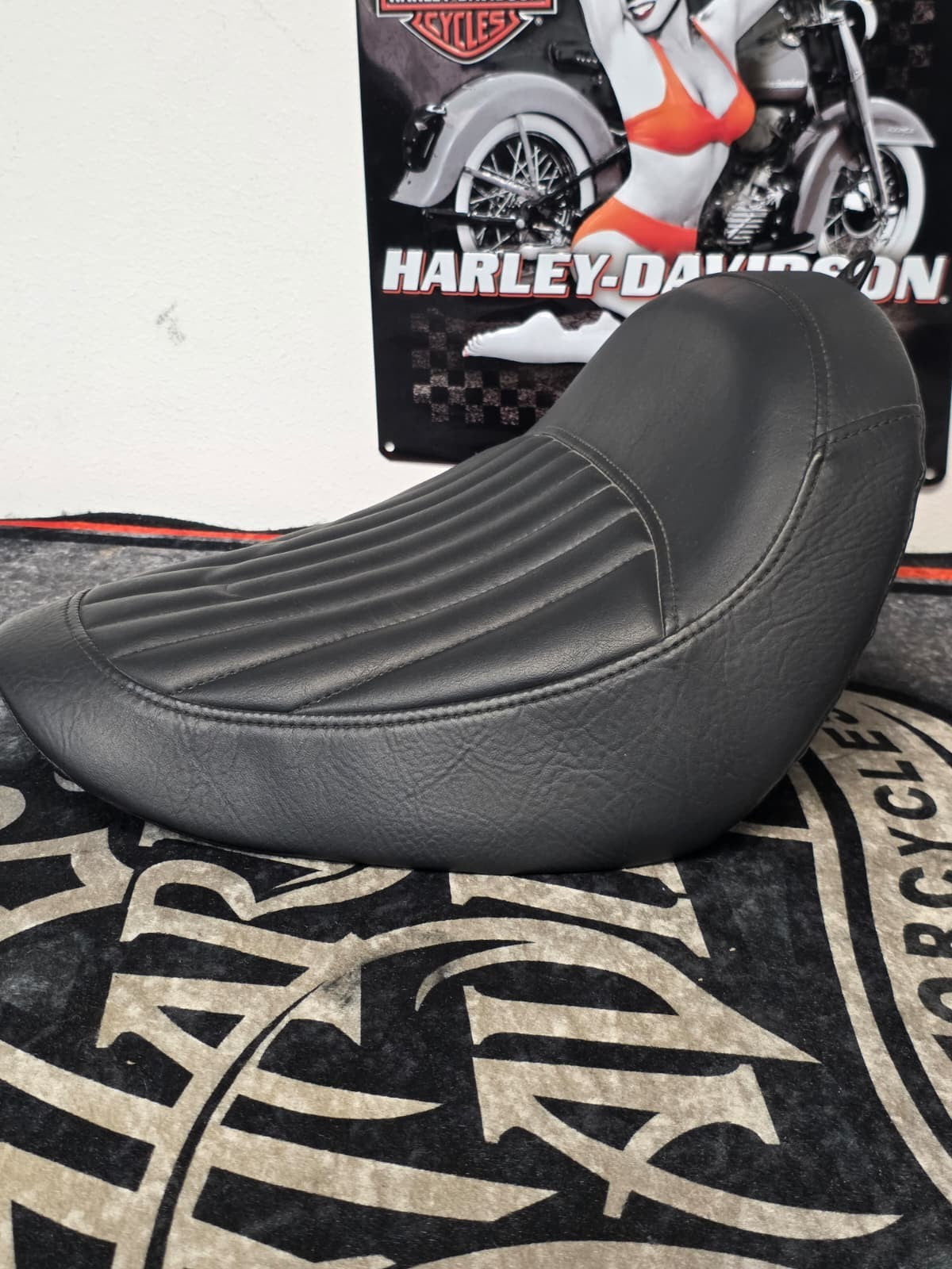 OEM Genuine Harley-Davidson Softail FLS,FXS BLACK LINES Slim Seat Solo 18-21