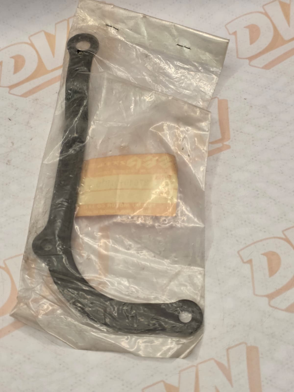 NOS 27640-01B10 Suzuki Chain Guide Plate Front
