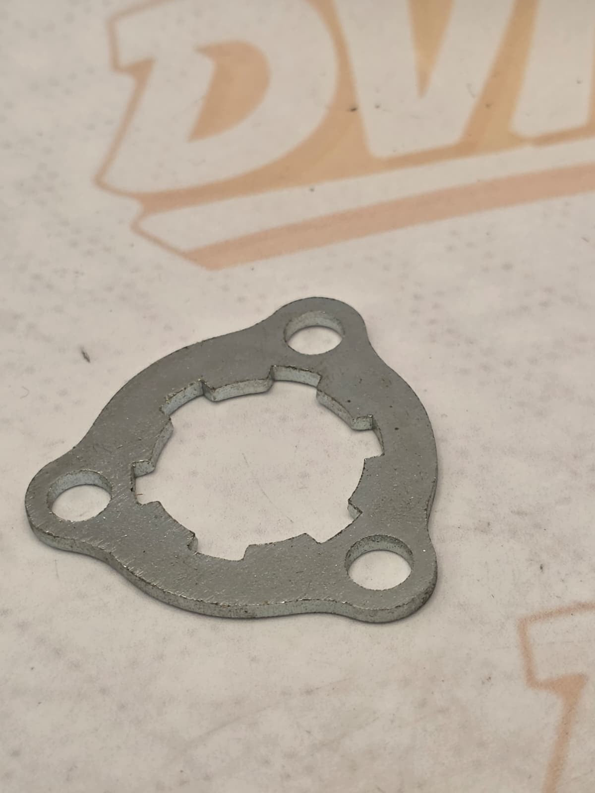 NOS OEM ORIGINAL SUZUKI GT550 GT380 SPROCKET PLATE 27512-33000