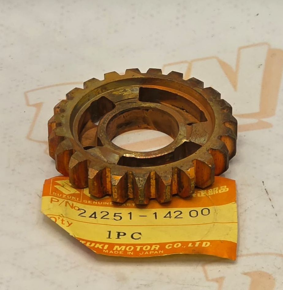 Suzuki NOS RM250 1981 Transmission Drive Gear 5th 23T 24251-14200