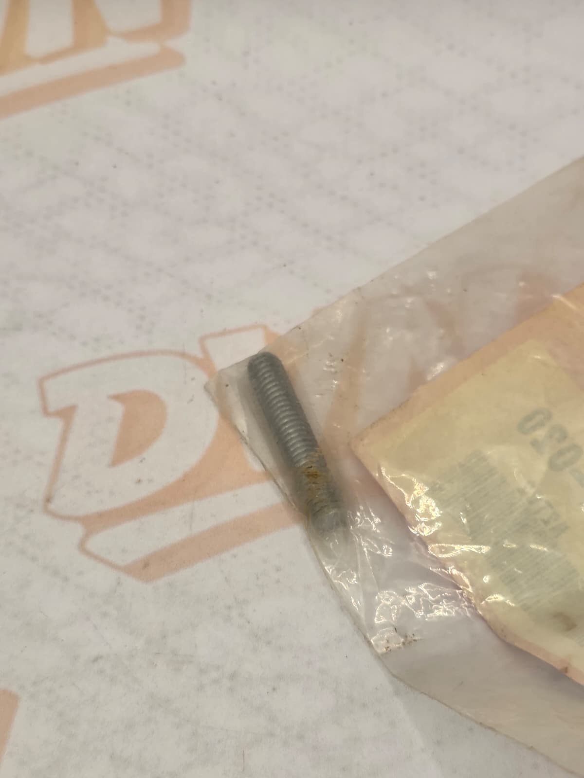 *NEW OEM* 0810 Honda Stud Bolt 90033-041-020