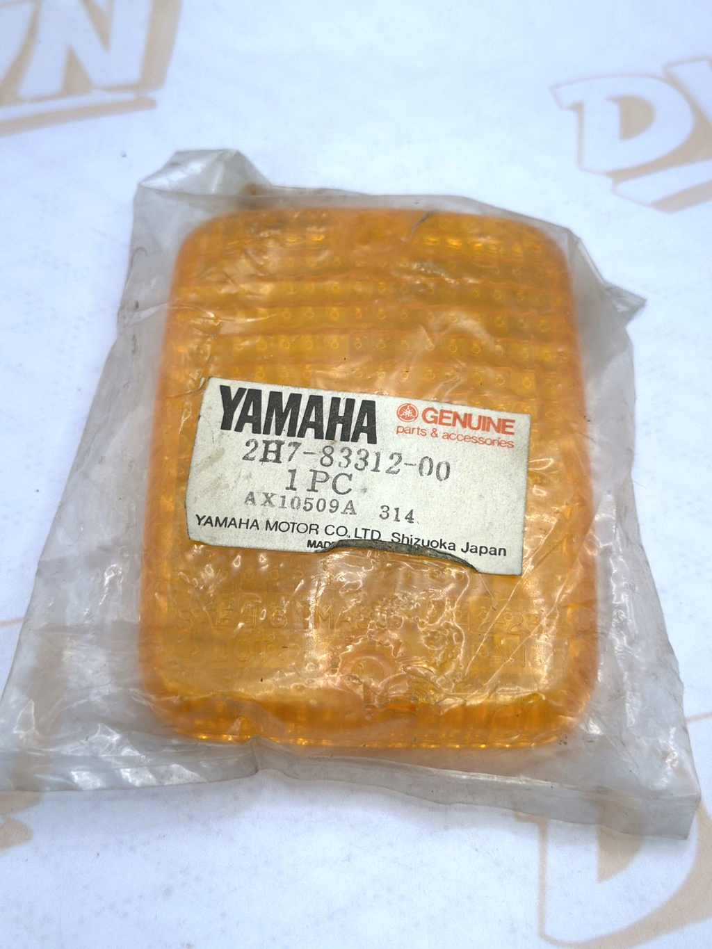 NOS 1978-1981 Yamaha XS1100 Special Turn Signal Lens 2H7-83312-00