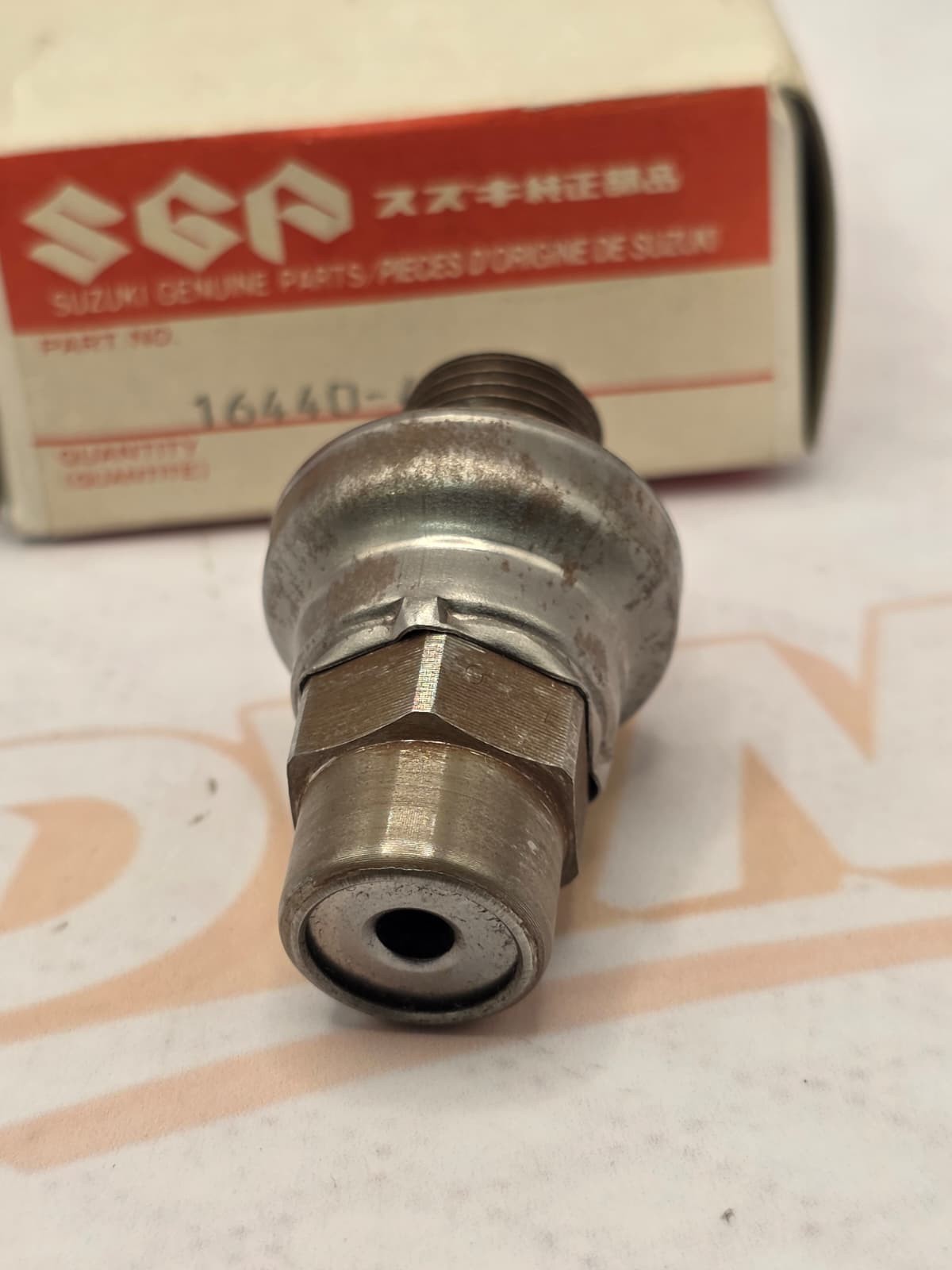 Suzuki GS450 GS700 GS750 GSX750 Engine Oil Regulator NOS Oil Valve 16440-44500