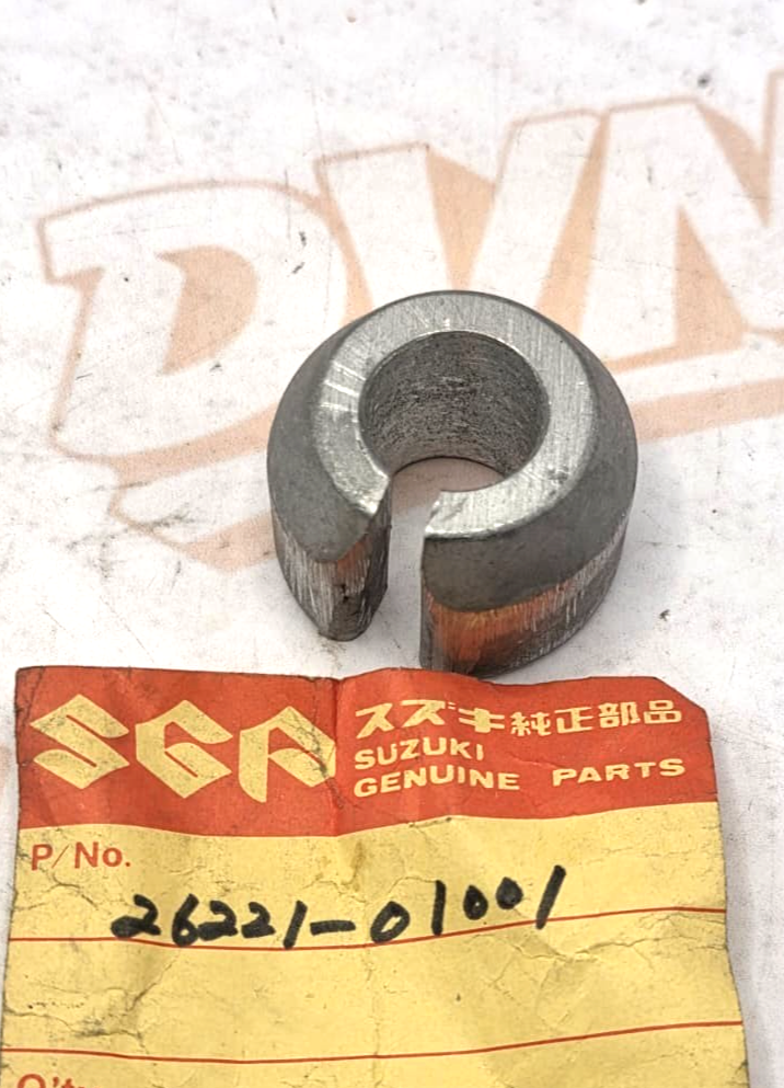 Suzuki NOS NEW 26221-01001 Return Spring Guide 50M 805