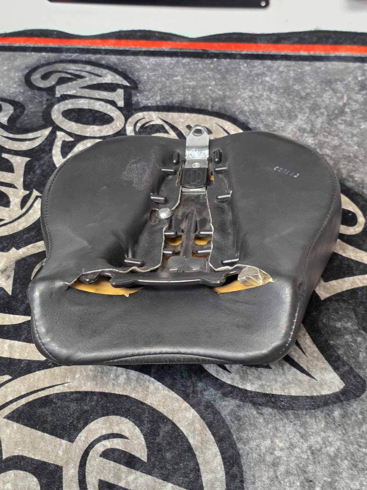 Harley Davidson Fatboy Flstf Softail Rear Back Passenger Seat Pillion 92/61-0067