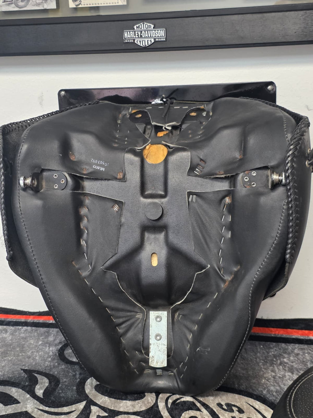 99-06 Harley DAVISON Softail Fatboy Evo Seat Oem Stock    Two Piece