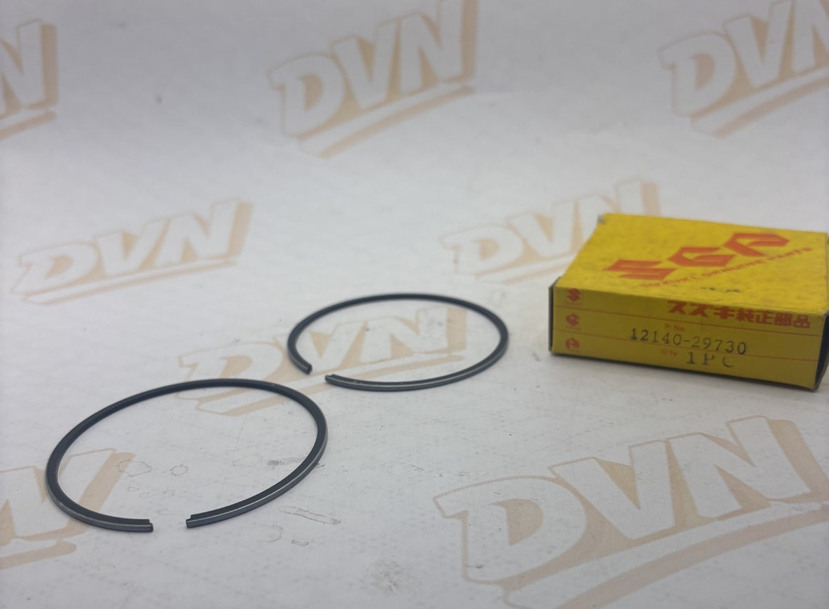 GENUINE NOS Suzuki RM370 1976 Piston Ring Set 12140-41710
