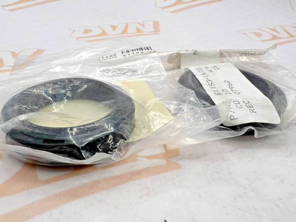 SUZUKI NOS  OIL FORK  SEALS (2) 51153-16730 GS650 RM370 SP370 DR250