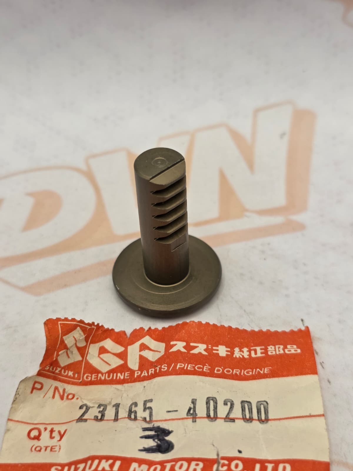 NOS GENUINE SUZUKI RM 100 125 RACK,CLUTCH RELEASE 23165-40200 NEW OEM FACTORY