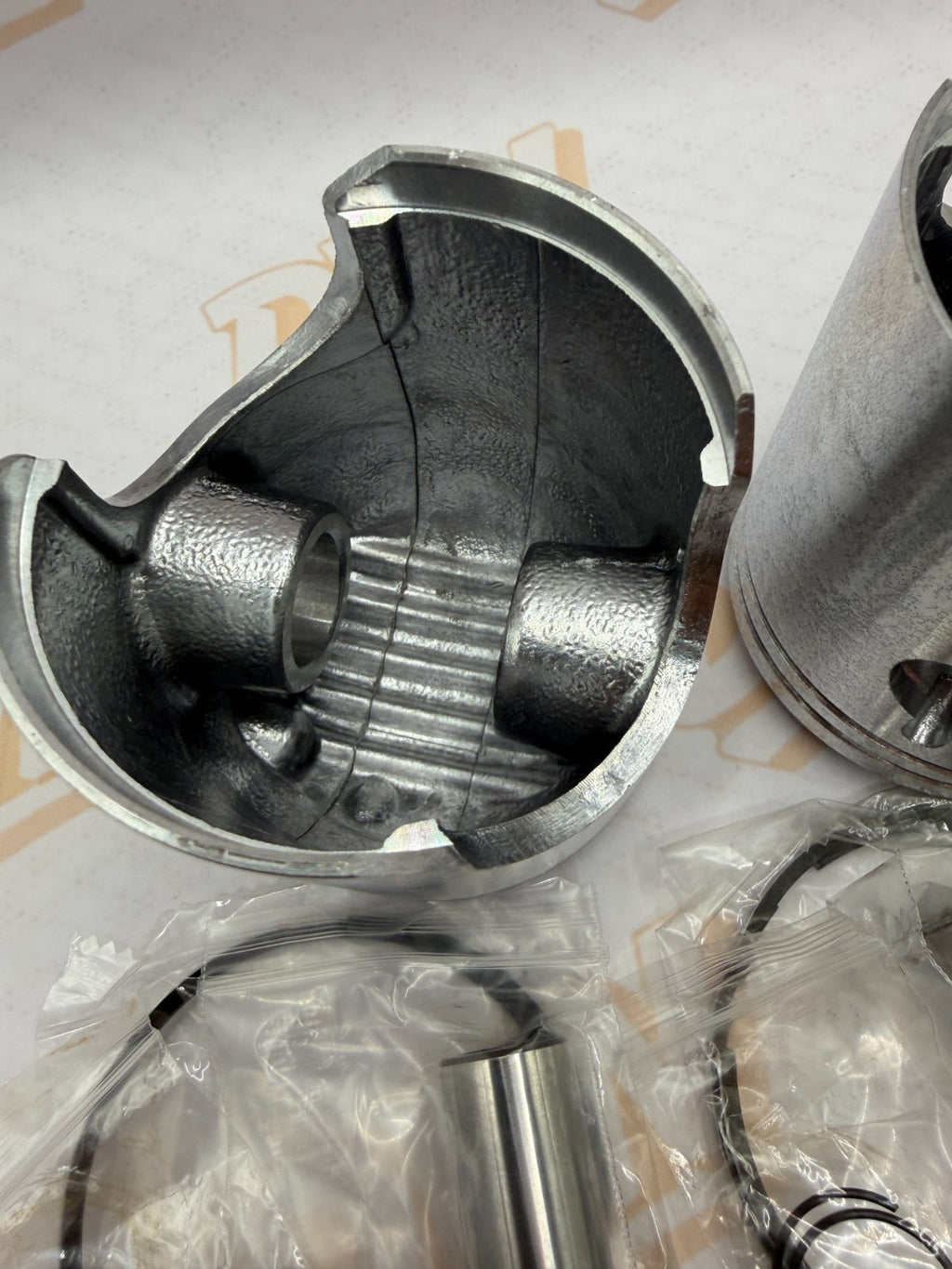 Suzuki 1969- 1975 GT500 T500 70.50MM 0.50MM OVERSIZE PISTON AND RING SET