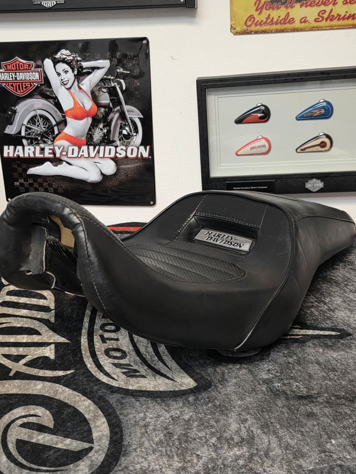 Harley-Davidson Dyna Low Rider Motorcycle Seat 2-Up 2014-1 5 OEM P52000136