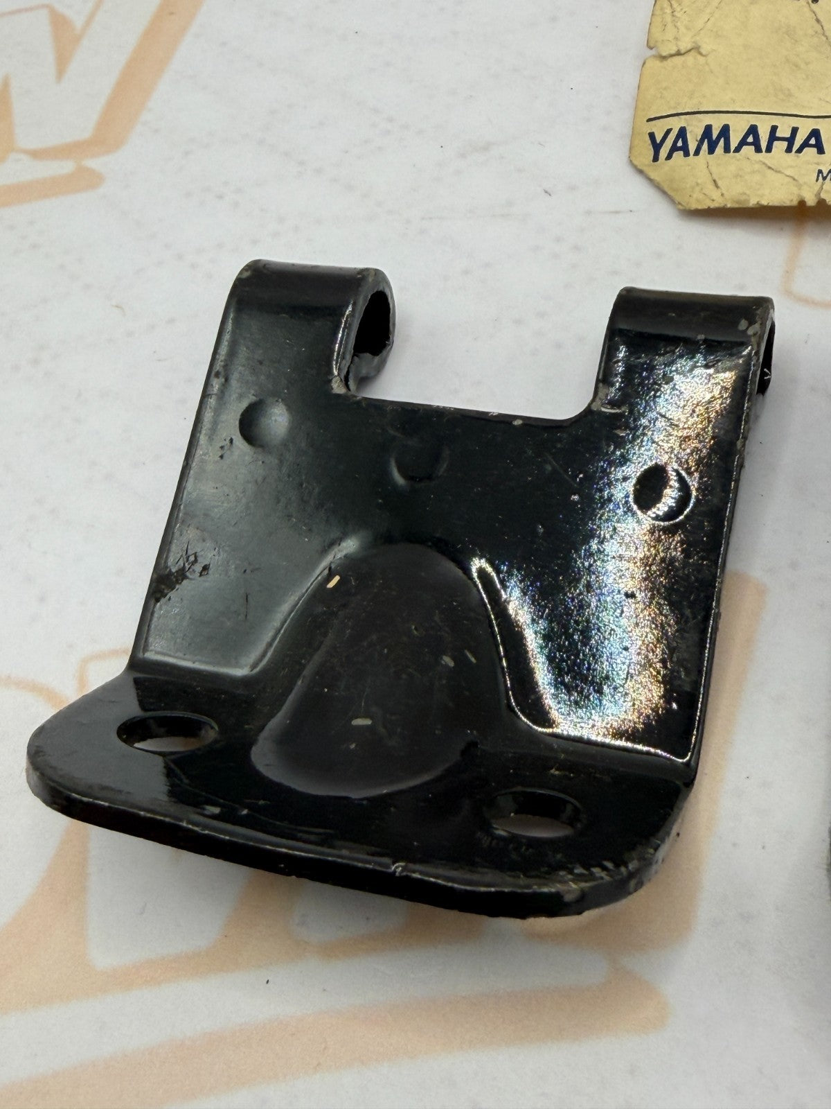 NOS OEM YAMAHA ht1 LT1 LT2 LT3 SEAT BRACKETS  276-24769