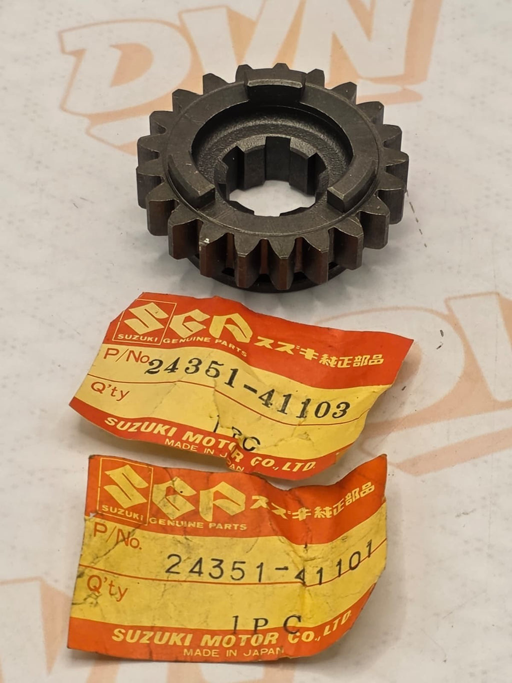 NOS GENUINE Suzuki RM250 5th Driven Gear 76-80 24351-41103 OEM 24351-41101