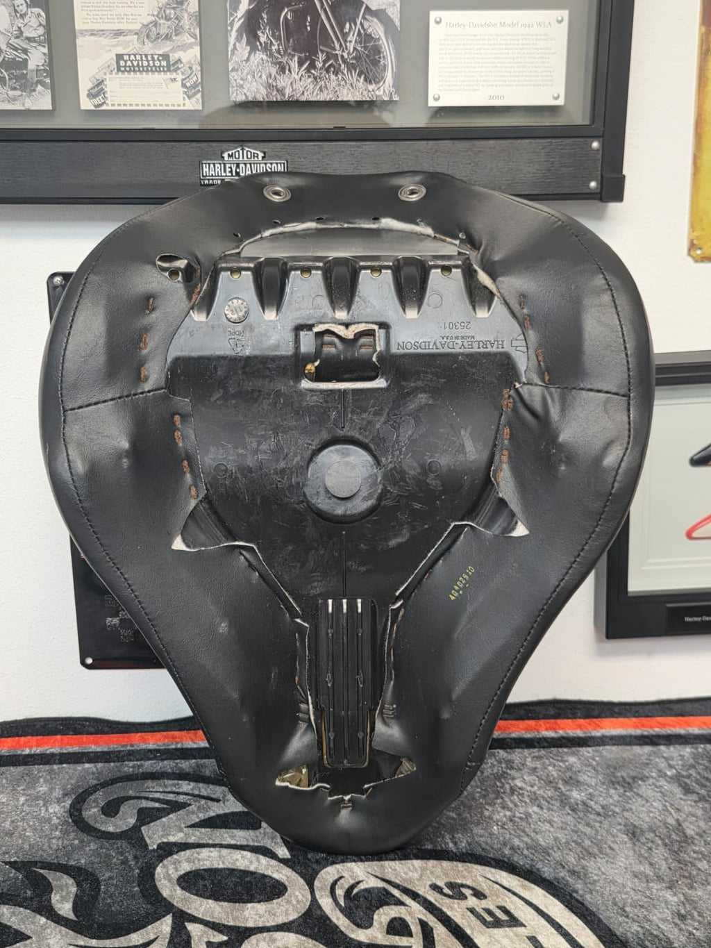 Harley Davidson sundowner seat softail BREAKOUT  13-17 OEM
