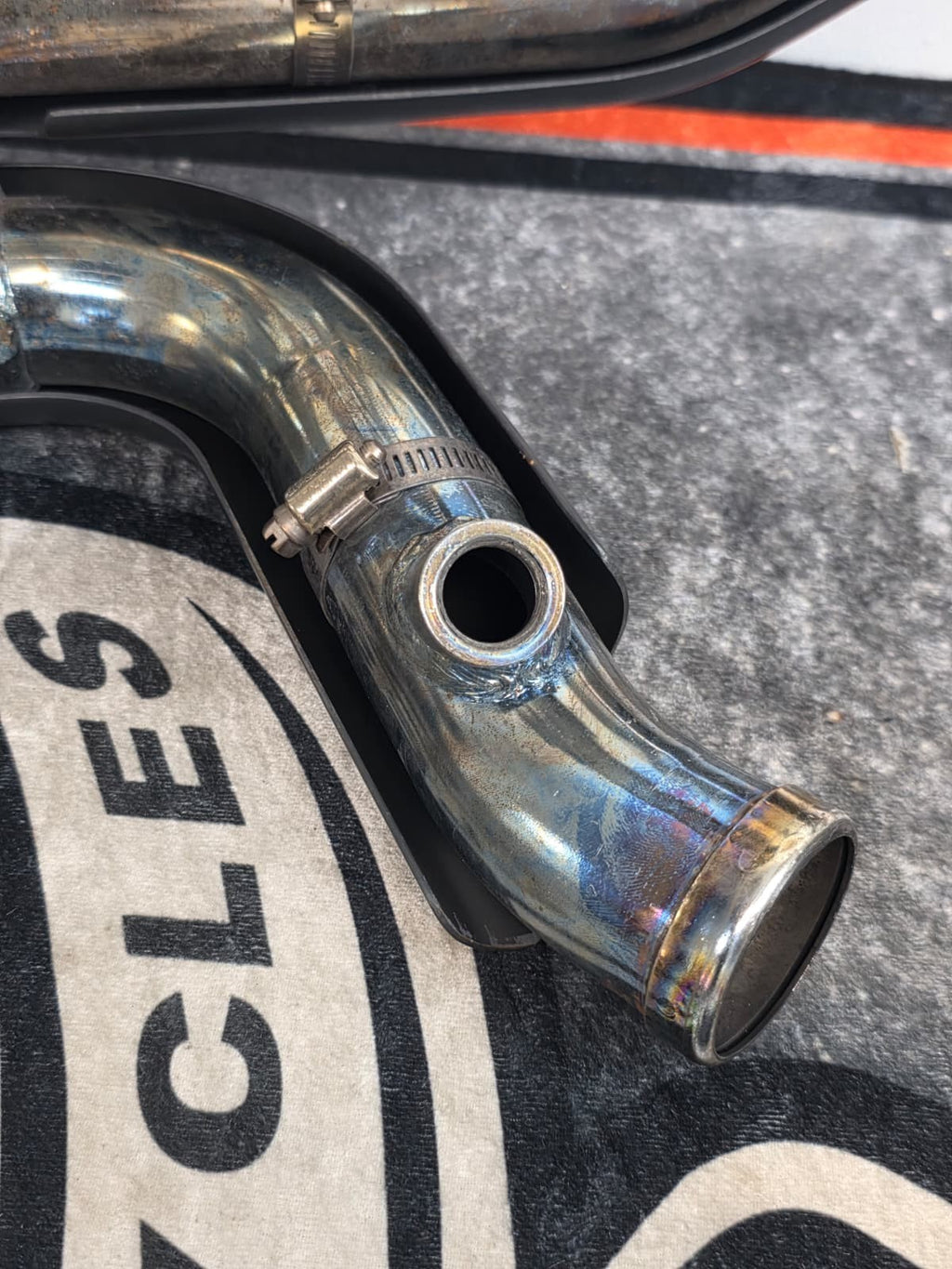 07-09 HARLEY DAVIDSON SOFTAIL VANCE AND HINES springer crossbone exhaust system