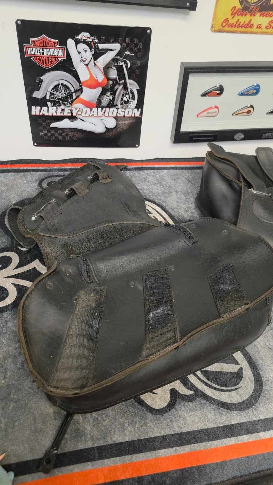 Harley Davidson genuine OEM Loggerhead Leather Saddlebags 1984-1999