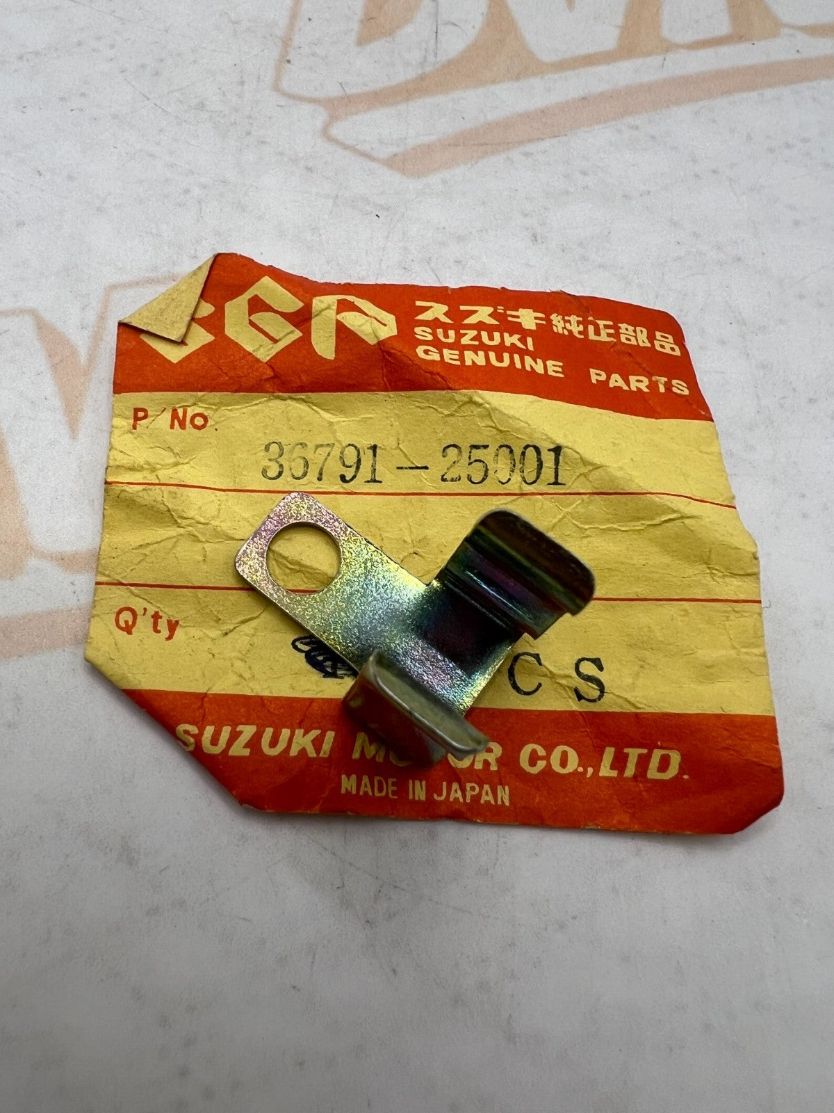 Suzuki GT750 GT550 RE5 TS400 RV90 NOS fuse case holder  36791-25001