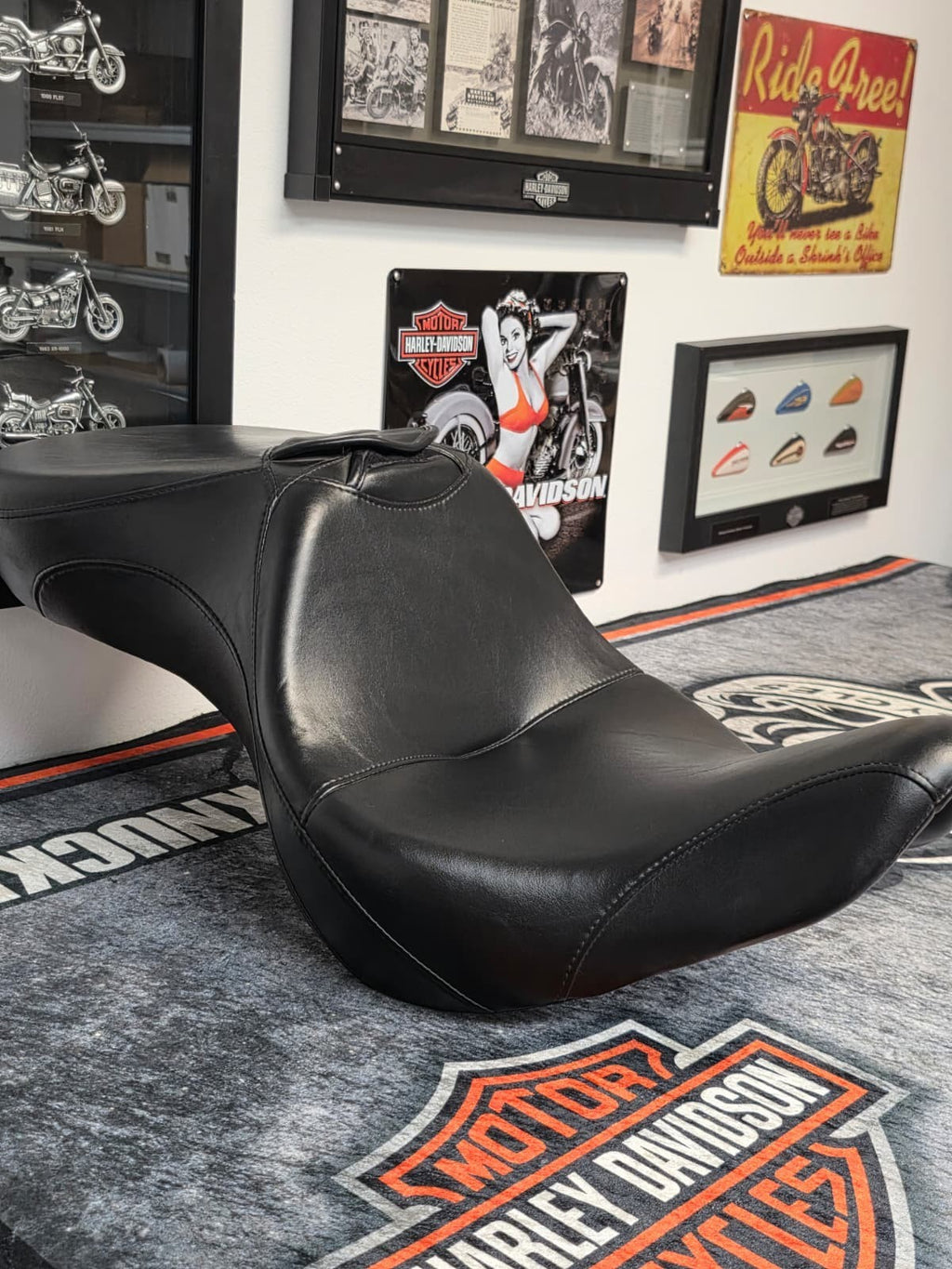 Harley Signature Series Seat 2007-2017 Softail Models 51985-08