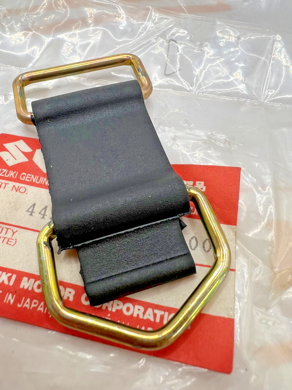 SUZUKI NOS GAS TANK STRAP,RM 125,250,RMZ250,RMZ450,RMX (44560-27C00)