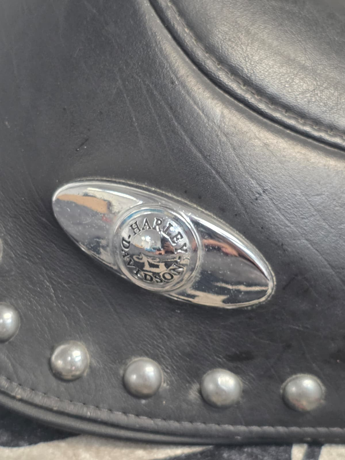 05-17 Harley DAVISON Softail Deluxe , heritage ,FLSTN  OEM FRONT /PASSANGER SEAT