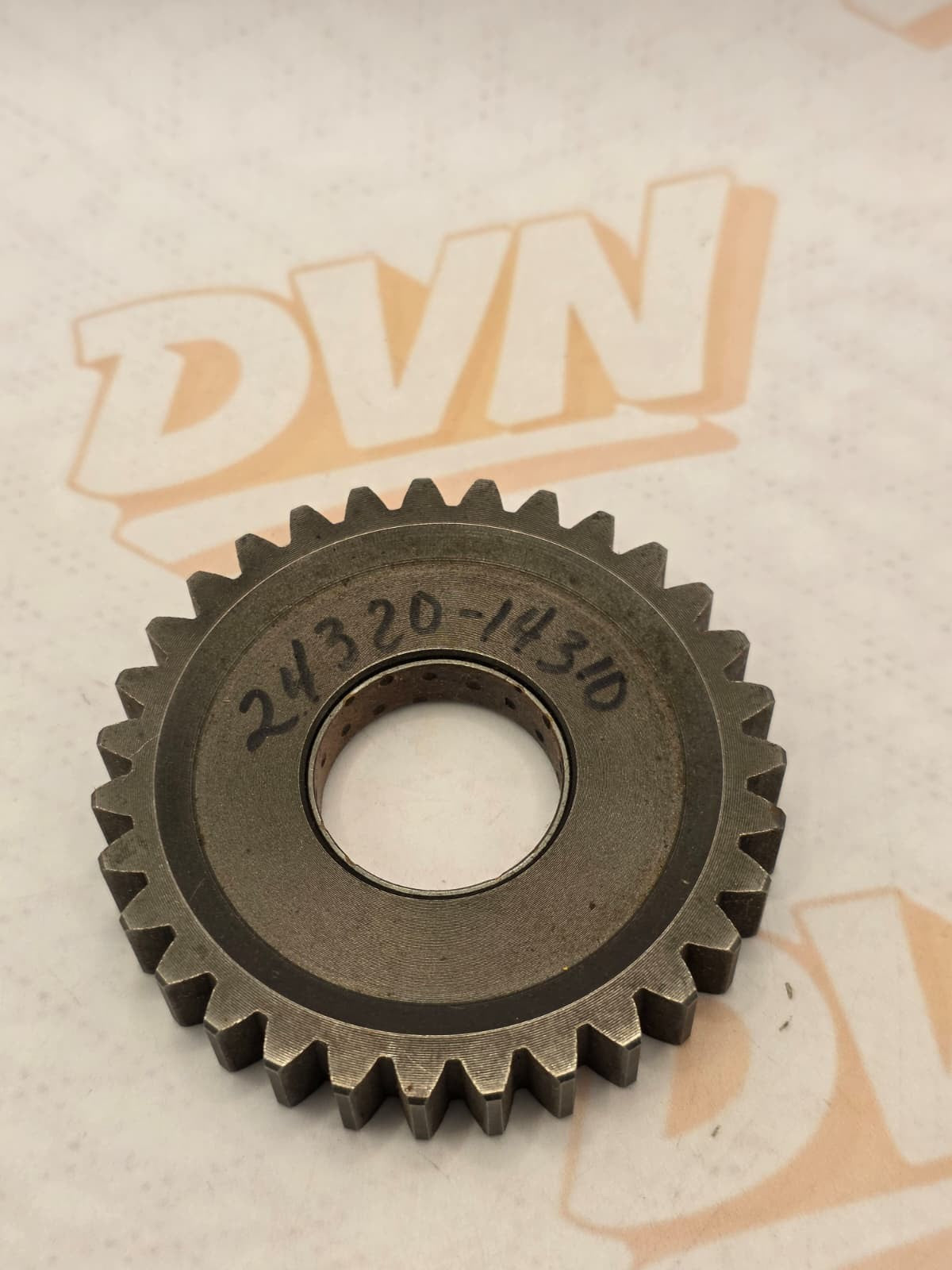 NOS NEW OEM ORIGINAL SUZUKI 1983 RM250 SECOND DRIVEN GEAR 24320-14310