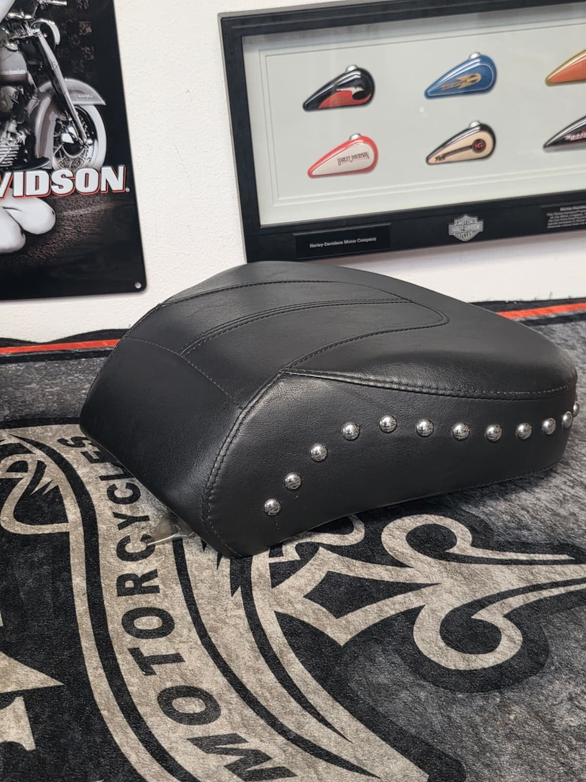 05-17 Harley DAVISON Softail Deluxe , heritage ,FLSTN  OEM FRONT /PASSANGER SEAT