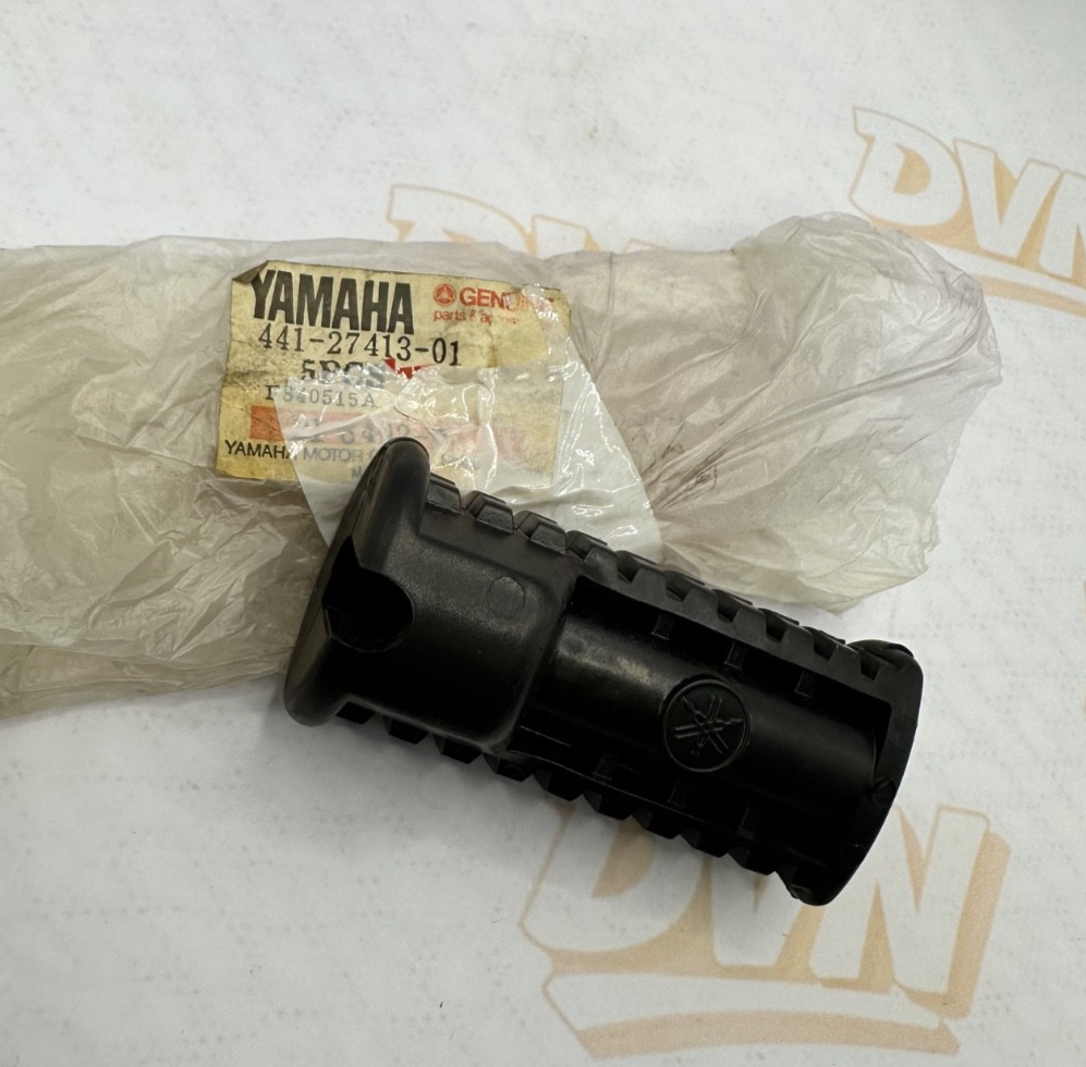 New OEM Yamaha 441-27413-01-00 Footrest Cover NOS