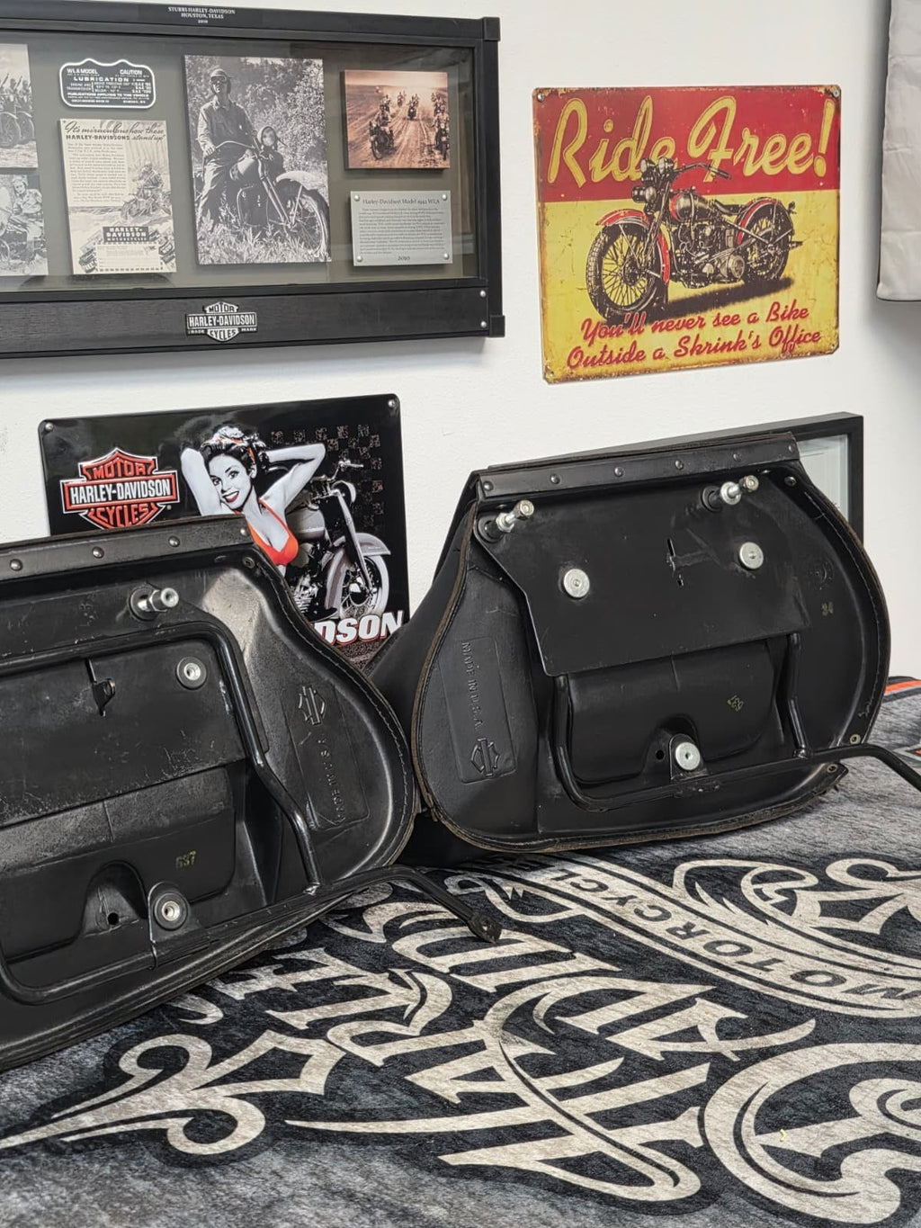 Harley Davidson genuine OEM Loggerhead Leather Saddlebags 1984-1999
