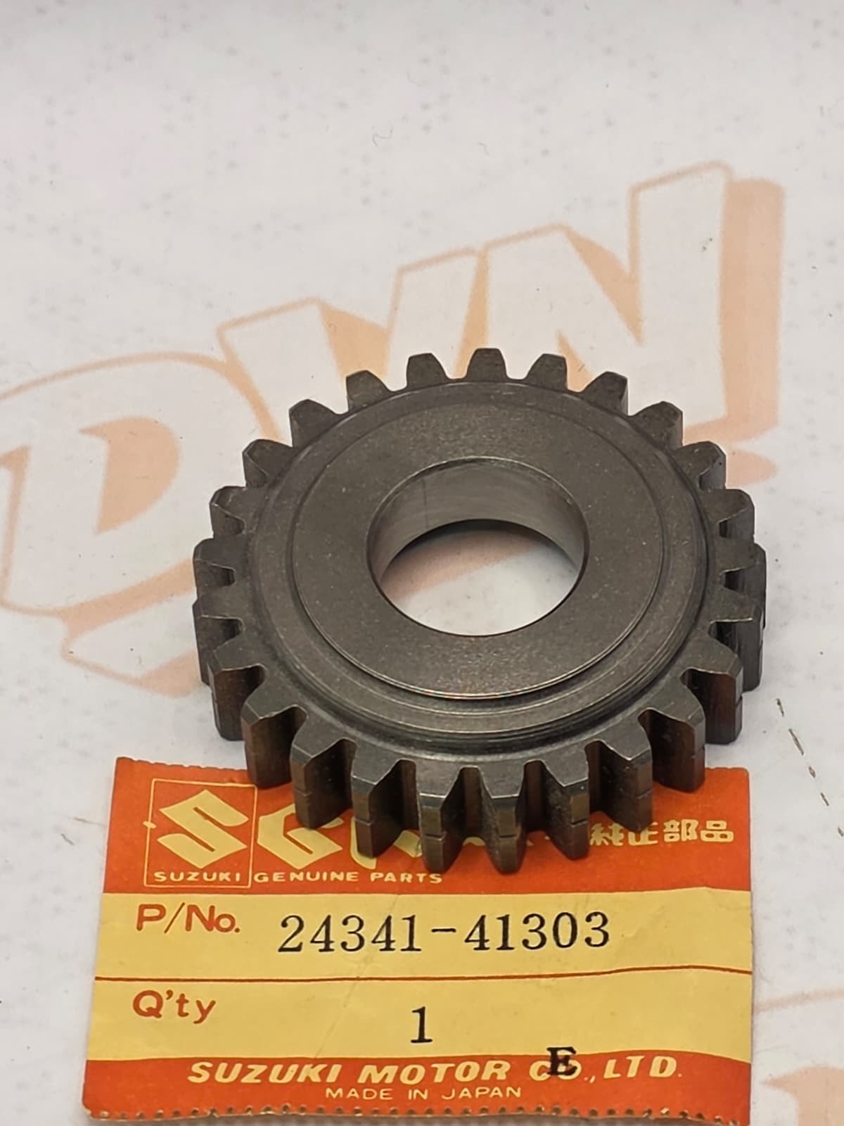 NOS GENUINE SUZUKI RM 100 B 125 A 4TH DRIVEN GEAR 24341-41303 OEM 24341-41302