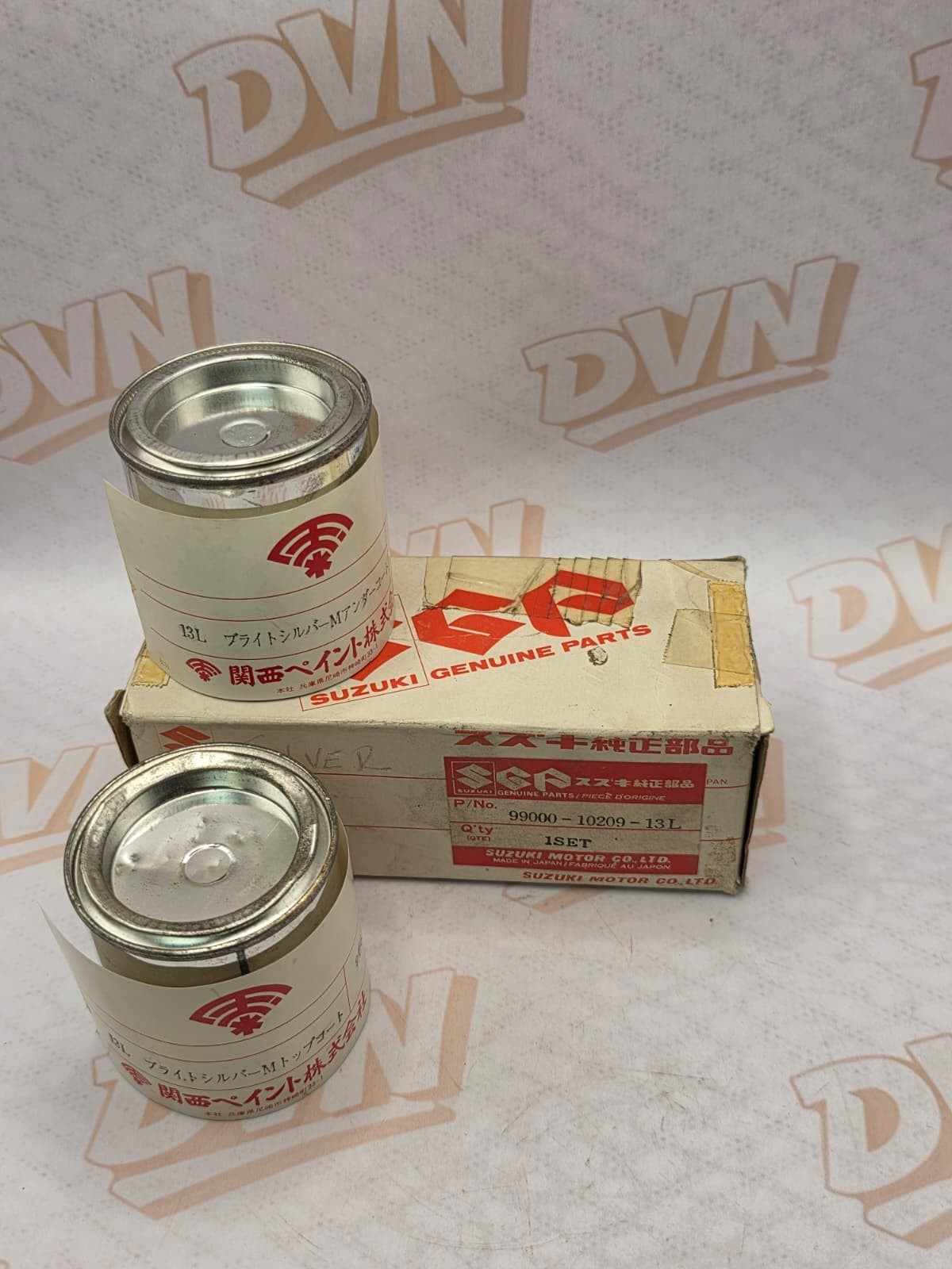 NOS  SUZUKI BRIGHT SILVER METALLIC  99000-10209-13L